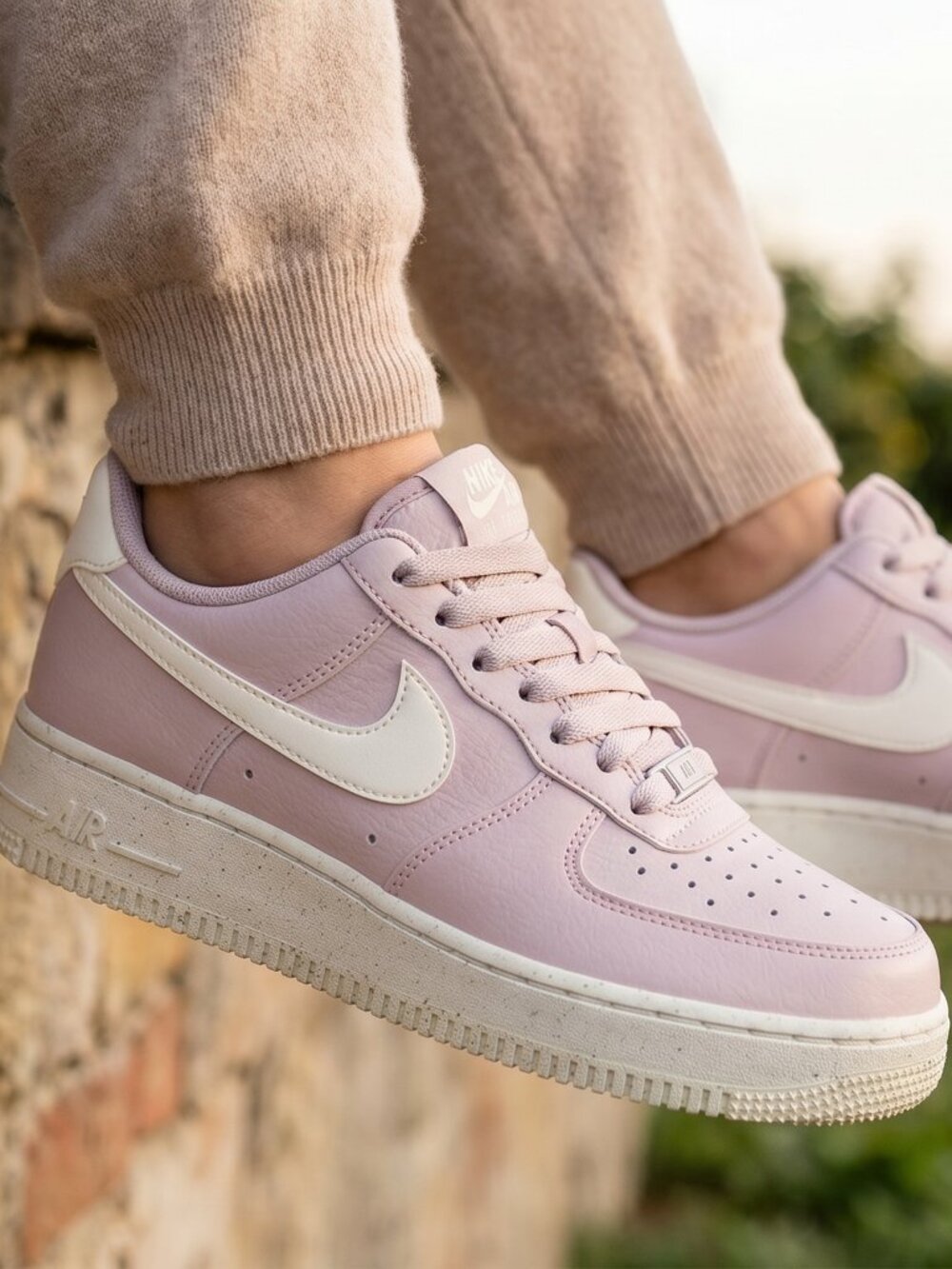 NIKE AIR FORCE 1' 07 Low SE Womens Sneakers Shoes Platform Lavender / White  7.5
